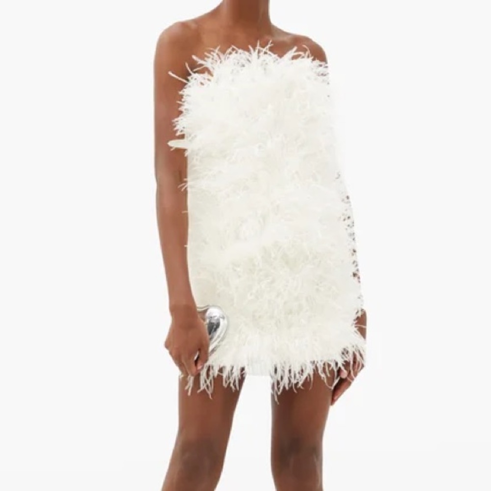Feather strapless mini white dress.